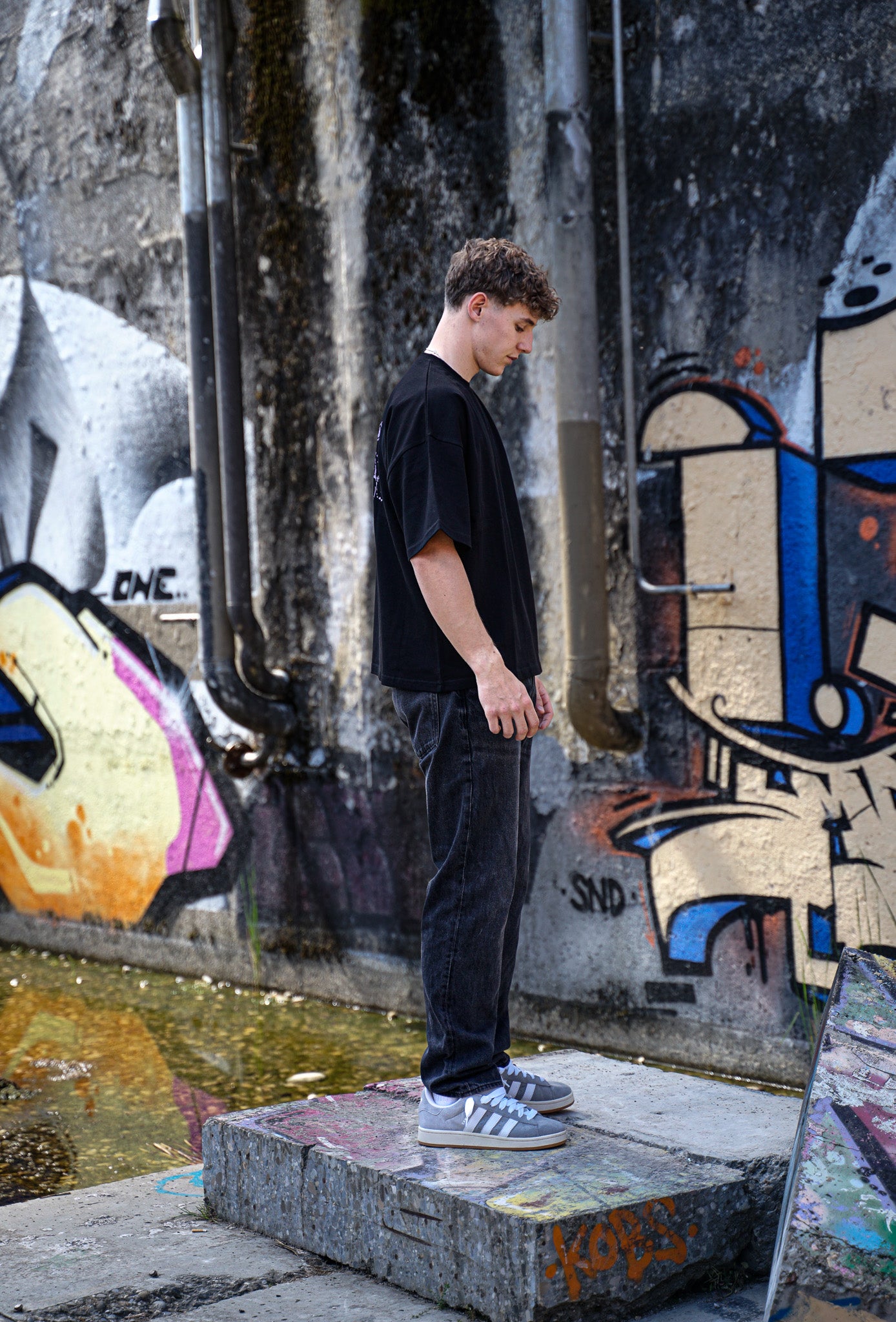 Black/ Violett Oversized Boxy Tee.